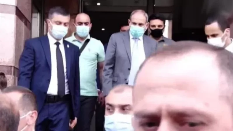 «Բանկերի հարցերը լուծեք». Քաղաքացիները՝ Փաշինյանին