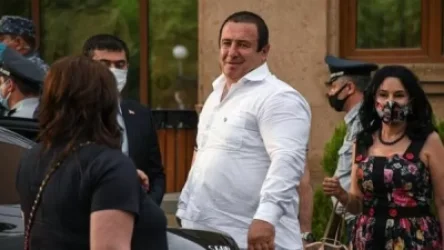Գագիկ Ծառուկյանի կալանքի միջնորդության վերաբերյալ որոշումը 1 ժամով հետաձգվել է