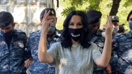 Հասիկոյի հետ պոնչիկանոց, Գուգուշիկի հետ տվարոժնիկ եմ կերել, Նիկոլի հետ թերթում եմ աշխատել․ Զոհրաբյանը գրառում է կատարել