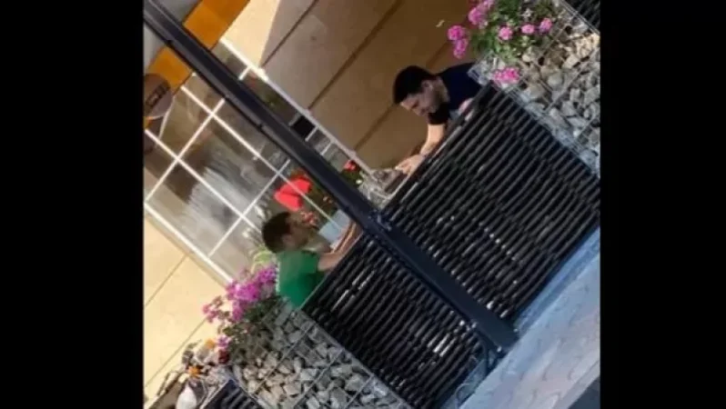 Ալեն Սիմոնյանը և Հրաչյա Հակոբյանը սրճարանում են՝ չնայած Արսեն Թորոսյանի հորդորին. Ֆեյսբուքյան օգտատերը դիմում է նախարարին