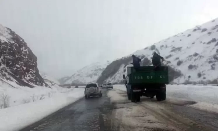 Ավտոճանապարհներին ձյուն է տեղում