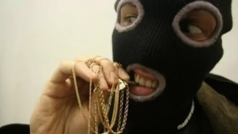 Ֆրանսիայում ավազակները COVID-19-ով հիվանդից 300 000 եվրոի զարդեր են գողացել, ապա ախտահանել են բնակարանը ու հեռացել