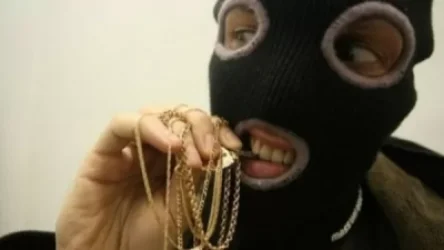 Ֆրանսիայում ավազակները COVID-19-ով հիվանդից 300 000 եվրոի զարդեր են գողացել, ապա ախտահանել են բնակարանը ու հեռացել