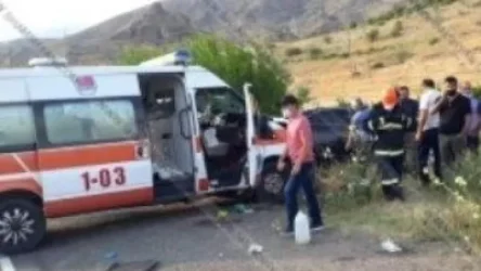 Խոշոր ավտովթար «Շտապօգնության» մեքենայի մասնակցությամբ․ 6 հոգի տեղափոխվել է հիվանդանոց