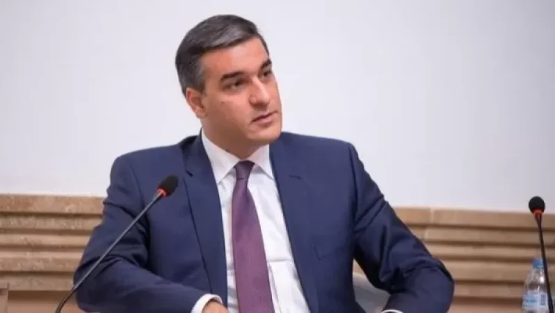 Արման Թաթոյանը Գյումրիում հանդիպել է Ադրբեջանում գերության մեջ պահվող զինծառայողների ընտանիքների հետ