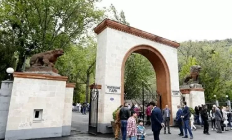 Բողոքի ակցիա կենդանաբանական այգու դիմաց