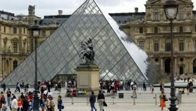 Լուվրը կրկին բացվել է այցելուների համար