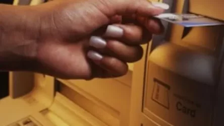 28-ամյա աղջիկը թոշակառու հարևանից գողացել էր բանկային քարտը և 300 հազար դրամ կանխիկացրել