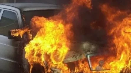 Ավտոմեքենան բախվել է էլեկտրասյանն ու բռնկվել