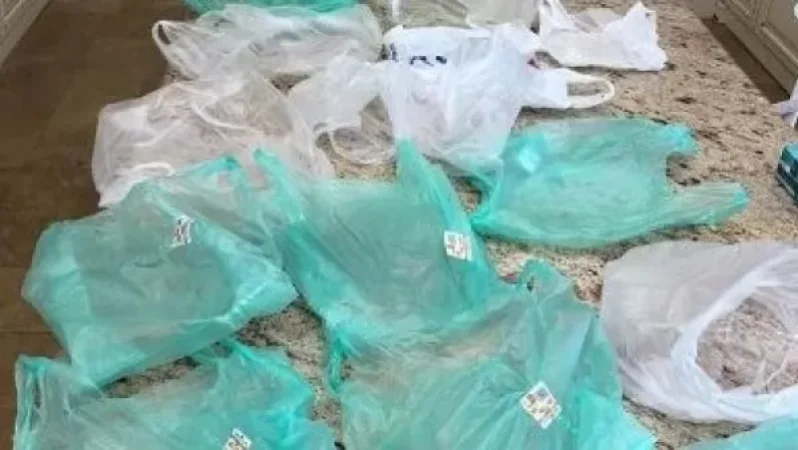 Լուսանկարում երեկ կատարված առևտրից գոյացած պլաստիկե տոպրակների կույտն է. Աննա Հակոբյան