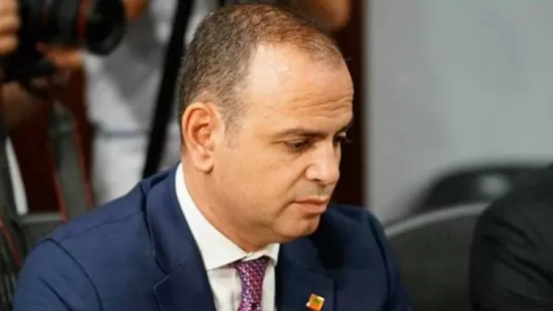 Զարեհ Սինանյանը գնում է արձակուրդ