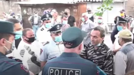 1 ամիս ժամանակ տրվեց հնամաշ իրերի շուկայի առևտրականներին` քննարկելու առևտուրն այլ վայրում կազմակերպելու հարցը. Tert