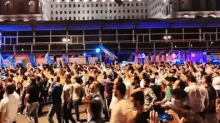 ՏԵՍԱՆՅՈՒԹ. Բաքվում անցկացված ակցիայի ժամանակ 7 ոստիկան է տուժել, 16 մեքենա վնասվել