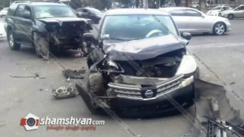 Ֆրանսիայի հրապարակում բախվել են Toyota-ն և Nissan-ը. կա վիրավոր