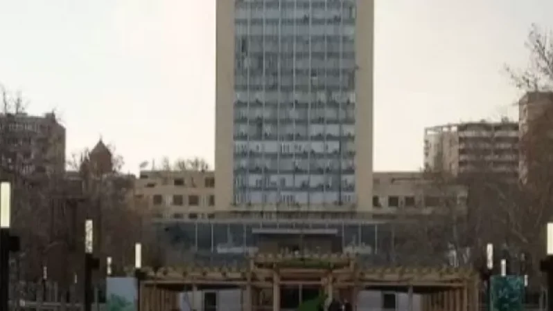 «Հայփոստի» բարձրահարկ շենքը մասնավորեցվում է. դրա թիկունքում Մհեր Գրիգորյանն է. «Իրավունք»