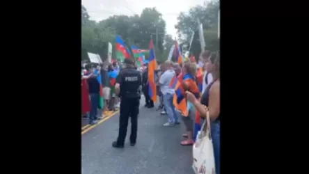 ՈՒՂԻՂ. Ամերիկահայերը բողոքի ցույց են անում Ադրբեջանի դեսպանատան մոտ. ադրբեջանցիները ևս հավաքվել են