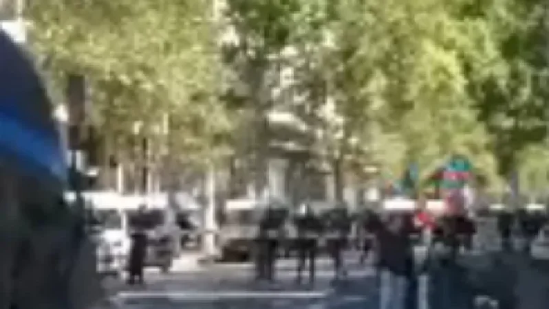 VIDEO: Azerbaijanis Attempt to Protest in Front of Armenian Embassy in Paris