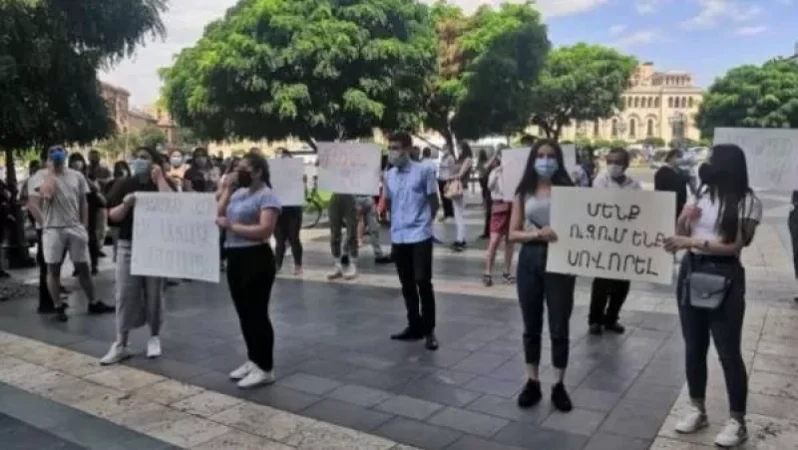 Դիմորդների ծնողները վերջնաժամկետ կներկայացնեն ԿԳՄՍ նախարարին, հարցին լուծում չտալու դեպքում էլ դատի կտան