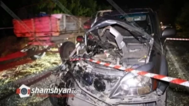 Բախվել են Lexus-ն ու խոտով բարձված ГАЗ 52-ը. վերջինը կողաշրջվել է․ կա վիրավոր