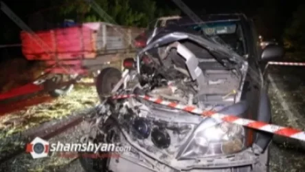 Բախվել են Lexus-ն ու խոտով բարձված ГАЗ 52-ը. վերջինը կողաշրջվել է․ կա վիրավոր