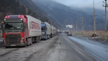 Լարսը բաց է, ռուսական կողմում կա մոտ 320 կուտակված բեռնատար