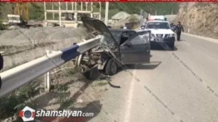 Խոշոր ավտովթար Լոռու մարզում. 41-ամյա վարորդը ավտոմեքենայով մխր​ճվել է երկաթե արգելապատնեշի մեջ. կա վիրավոր