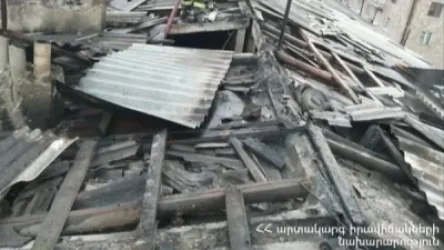 Հրդեհ շենքերից մեկի տանիքում