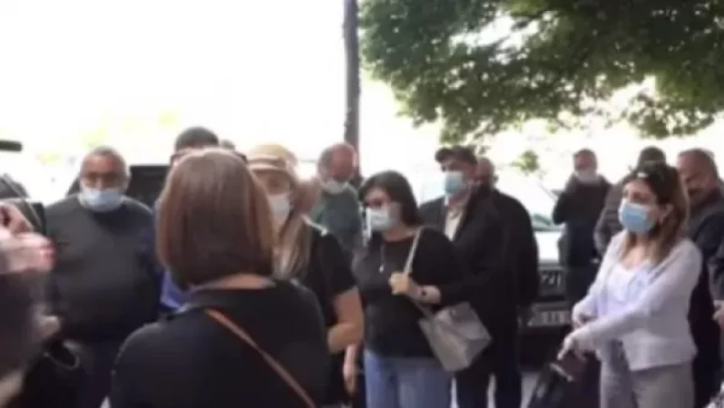 Էկոնոմիկայի նախարարության աշխատակիցները ակցիա են անում կառավարության մոտ