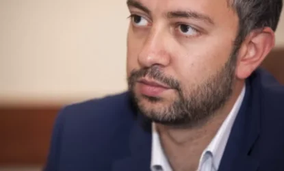 Էդուարդ Աղաջանյանը հրաժարվել է իրեն կցված ծառայողական ավտոմեքենայից