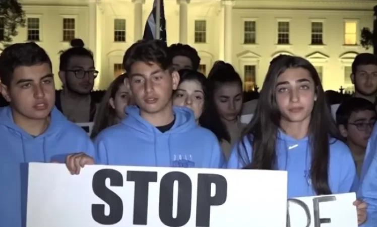 Video: Armenians Hold Vigil Outside the White House