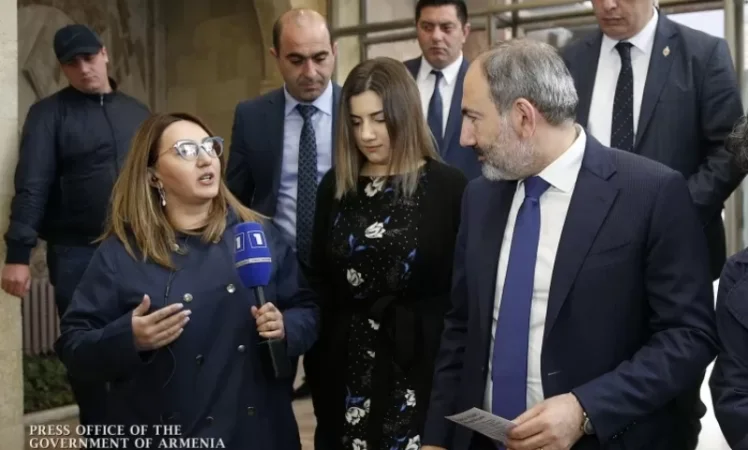 Փաշինյանը դստեր հետ ներկա է գտնվել «Աշնանային իրիկնամուտ» ներկայացմանը