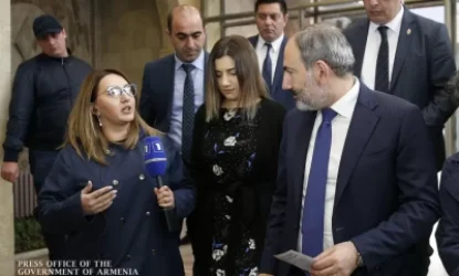 Փաշինյանը դստեր հետ ներկա է գտնվել «Աշնանային իրիկնամուտ» ներկայացմանը