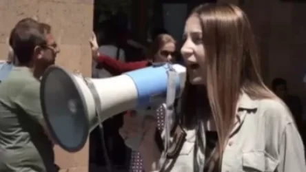 ՏԵՍԱՆՅՈՒԹ․ Ռեկտորը ներսից դուռը փակել է, որ չհանդիպի ընդդիմադիր պատգամավորներին․ մանրամասներ