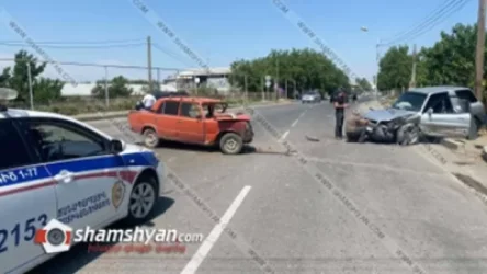 Արարատի մարզում բախվել են Toyota Rav-4-ն ու ВАЗ 2101-ը. կան վիրավորներ
