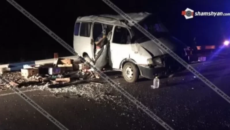 Արարատի մարզում մարդատար ГАЗель-ը բախվել է երկաթե արգելապատնեշներին և կողաշրջվել. կան վիրավորներ