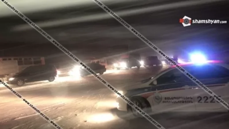 Սպիտակի ոլորանների հատվածում. 200-ից ավելի ավտոմեքենաներ ձնաբքի պատճառով չեն կարողանում շարժվել. Shamshyan. com
