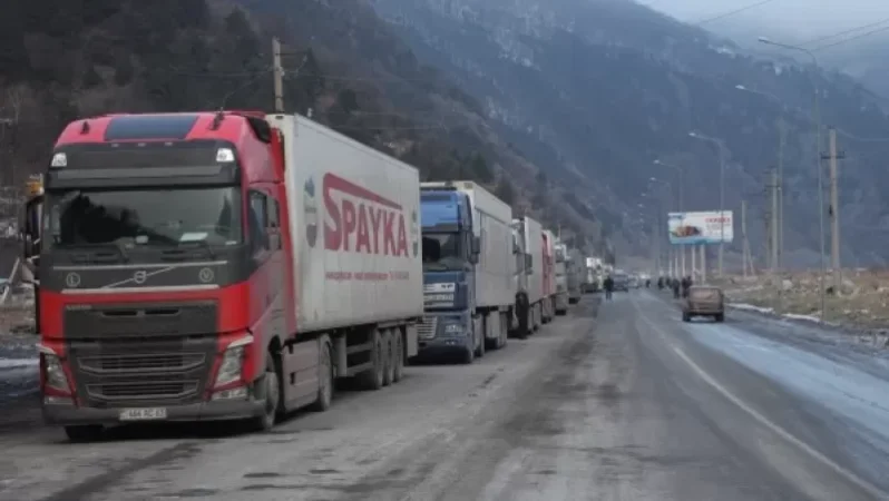 «Սպայկա»-ն խնդրում է կառավարության աջակցությունը. բեռնատարներում թանկարժեք գյուղմթերքը փչանում է