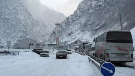 Լարսը փակ է բեռնատար ավտոմեքենաների համար