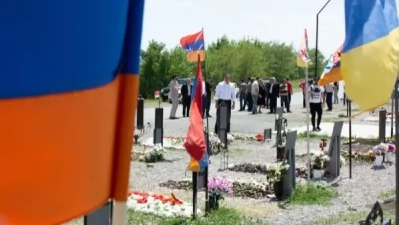 Photographs: Arzakanzyan Moved at Yerablur