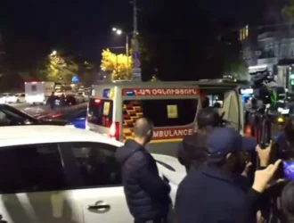 Հակակոռուպցիոն կոմիտեի մոտ արդեն երկրորդ անգամ շտապօգնության մեքենա է ժամանում