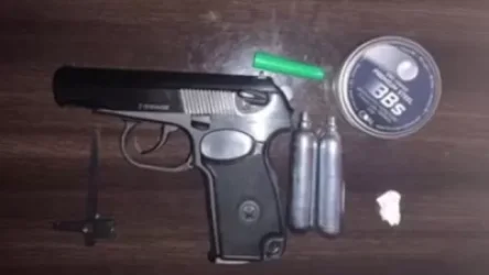 ՏԵՍԱՆՅՈՒԹ․ Ոստիկանները բերման են ենթարկել 2 տղամարդու, հայտնաբերել ատրճանակ ու թմրանյութ