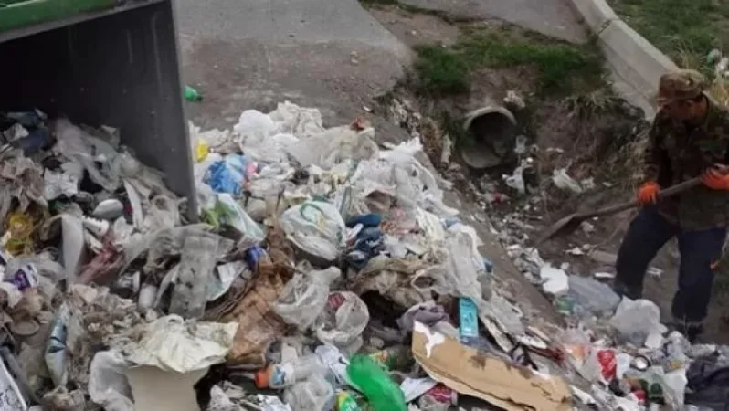 Եռաբլուր պանթեոնի տարածքն աղբակույտով է ծածկված