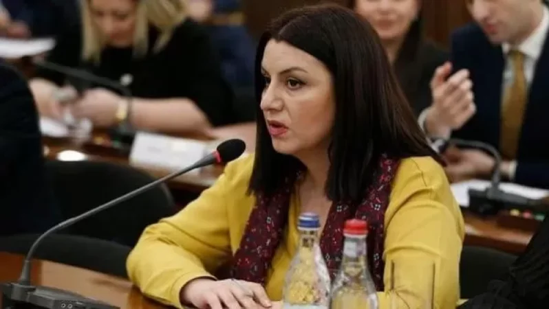 Դուրս եկեք ստերիլ տարածքից ու աշխատեք, տականքներ էլ մի փնտրեք, դա վատ տոն է. Հռիփսիմե Առաքելյանը՝ քաղաքապետին