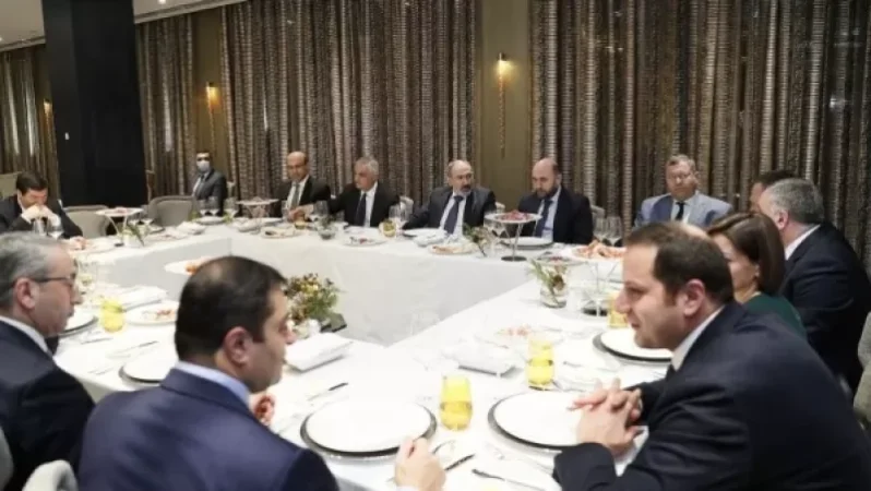 Փաշինյանն աշխատանքային ընթրիք է ունեցել բանկերի ղեկավարների հետ