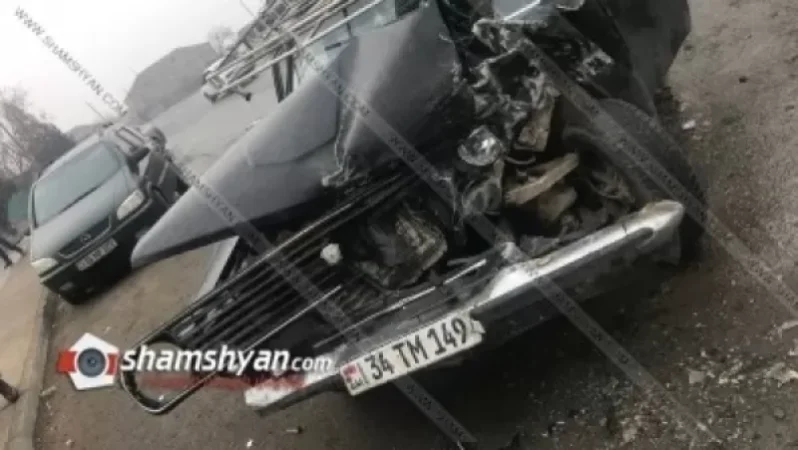 Բախվել են երթուղային «ГАЗель»-ն ու «ГАЗ 24»-ը. կան վիրավորներ