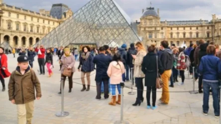 ՏԵՍԱՆՅՈՒԹ. Փարիզում ամենամեծ թանգարաններից մեկի՝ Լուվրի աշխատակիցները միացել են ցույցերին