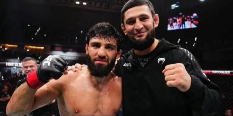 Խամզատ Չիմաևը Արման Ծառուկյանին թանկարժեք ժամացույց է նվիրել