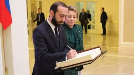 Արարատ Միրզոյանը Վալենտինա Մատվիենկոյին պարգևատրել է ՀՀ ԱԺ պատվո մեդալով