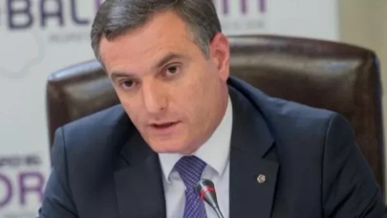 Մարդկայնորեն զորակցում եմ քեզ, բայց ելքը մեկն է՝ քո հրաժարականը. Արտակ Զաքարյանը՝ Փաշինայնին