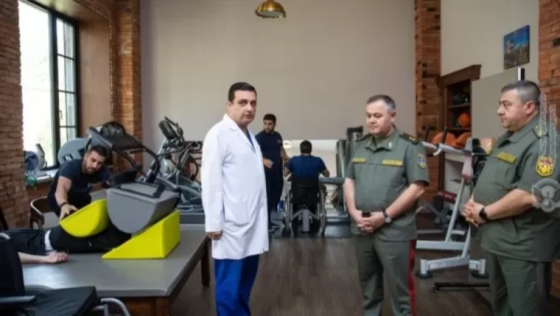 ՀՀ ԶՈւ ԳՇ պետն այցելել է վերականգնողական կենտրոն